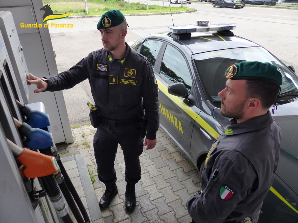 GDF Prato, frode fiscale-carburanti per oltre 30 milioni di euro