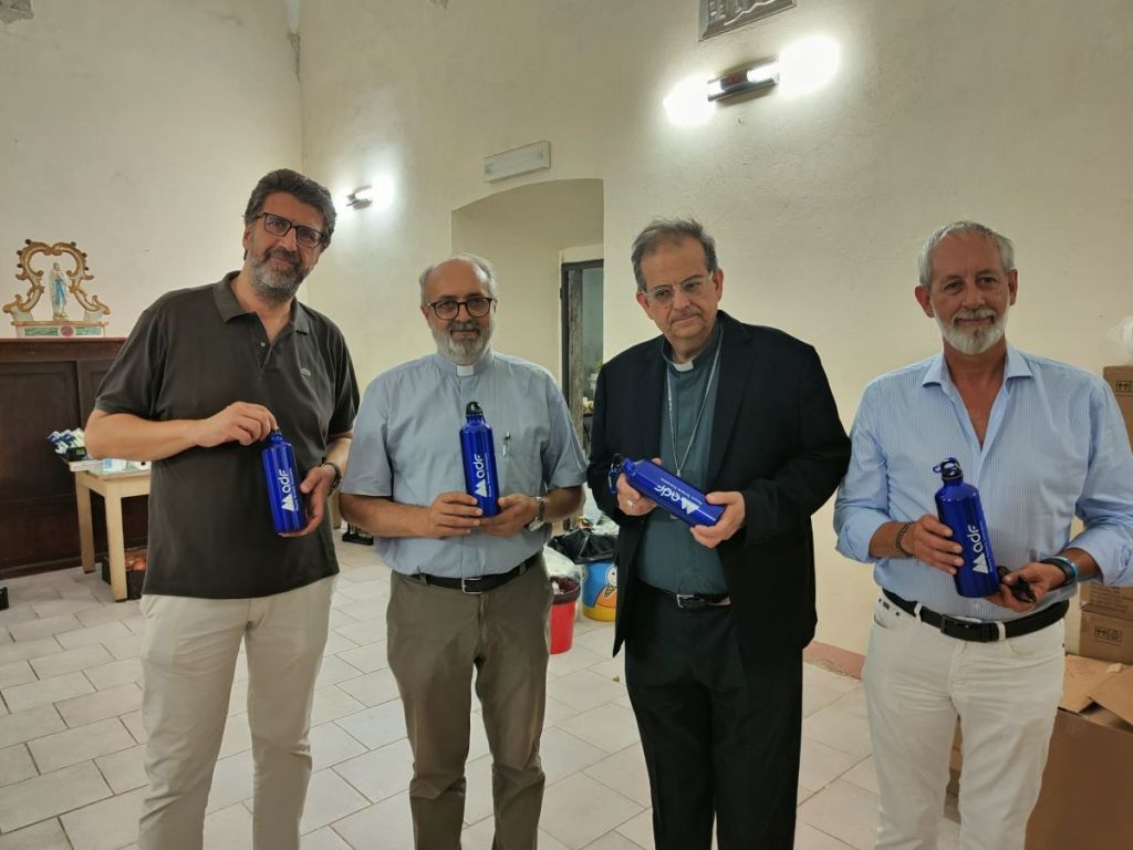 Adf e Caritas, donate 150 borracce per contrastate il caldo