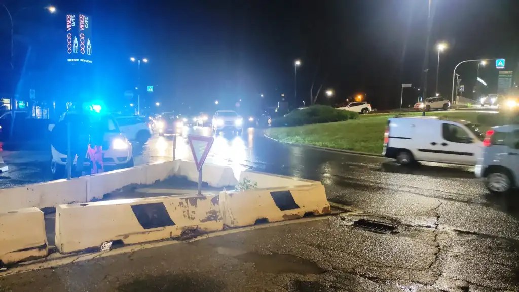 Nubifragio su Poggibonsi: strade come fiumi. Salta l'illuminazione pubblica in molte zone