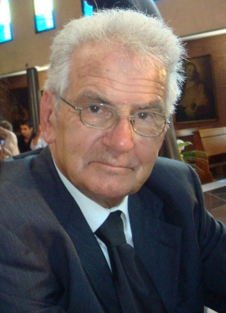 L’associazione “Romanello Cantini” ha donato una copia del libro “Il Museo degli errori” a tutti i consiglieri e ai membri della Giunta