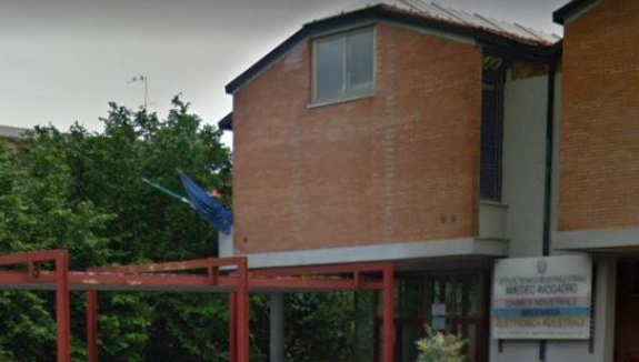 Abbadia San Salvatore: crolla una porzione di controsoffitto all’Avogadro, chiusa la scuola