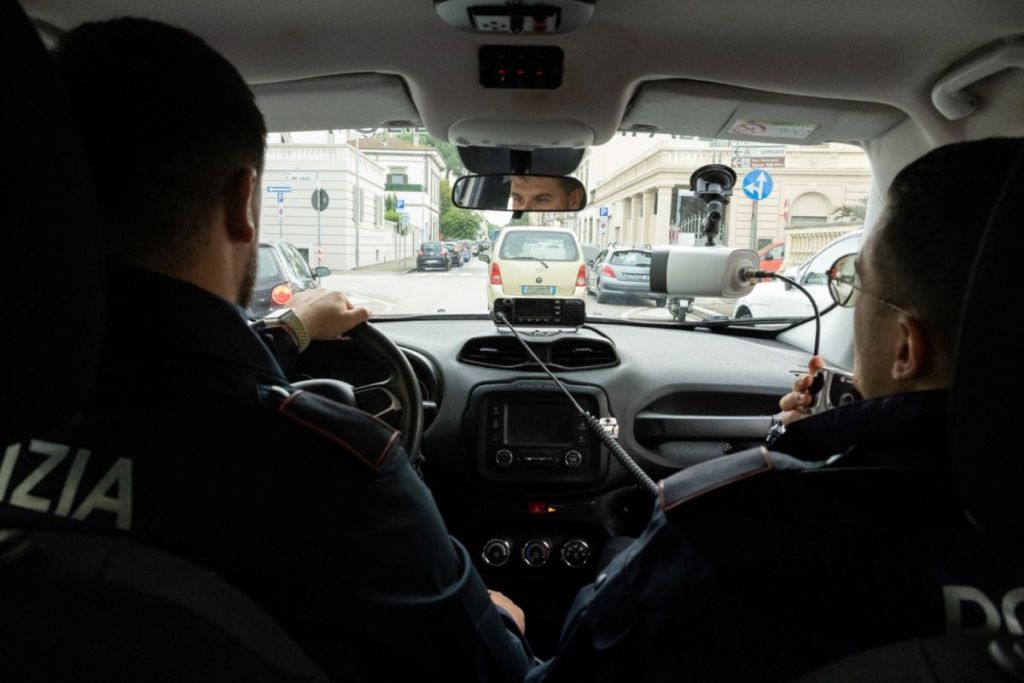 Arriva a Empoli il dispositivo che scova i 'furbetti' senza assicurazione e revisione