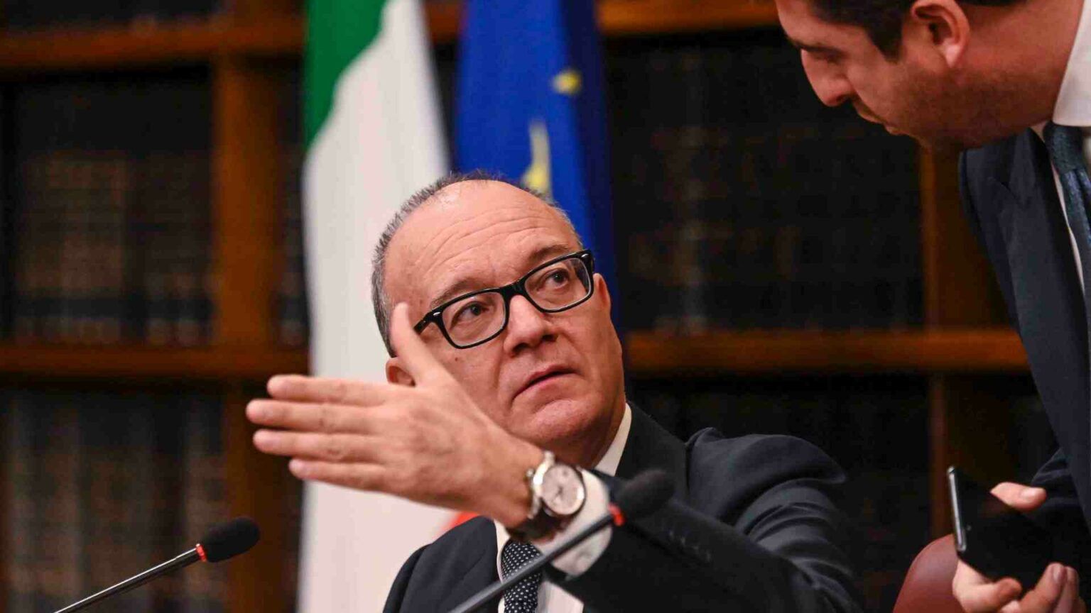 Scuola, Valditara: “L’educazione sessuale resta, ma no teorie gender e indottrinamenti”