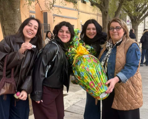 Poggibonsi, un successo oltre le attese per la prima di &ldquo;Scova l&rsquo;Ovo&rdquo;: il centro storico si tinge di festa