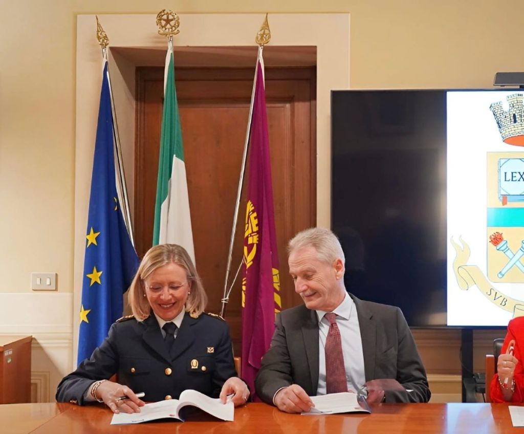 Truffe estive e rischi per gli utenti: i consigli della Polizia postale