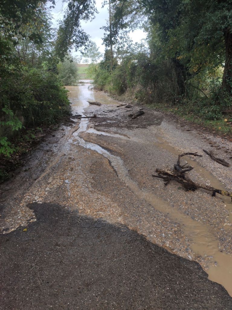 Strada della Bufalaia allagata. Bloccati in casa dal maltempo