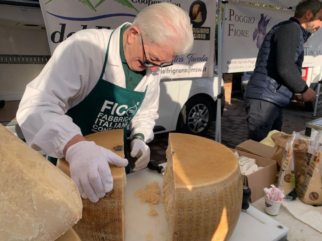 “Mercatale in Empoli”, torna il taglio del parmigiano in ‘diretta’