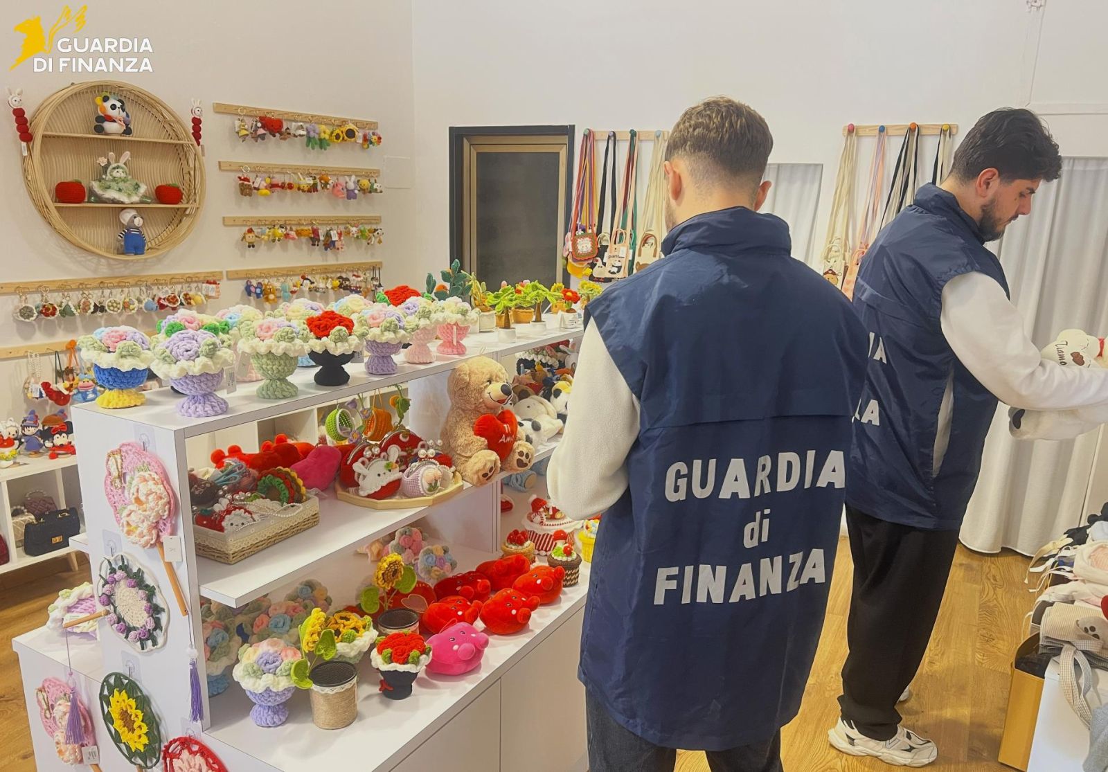 San Valentino senza sicurezza: blitz della GdF a Prato, sequestrati 110mila articoli pericolosi