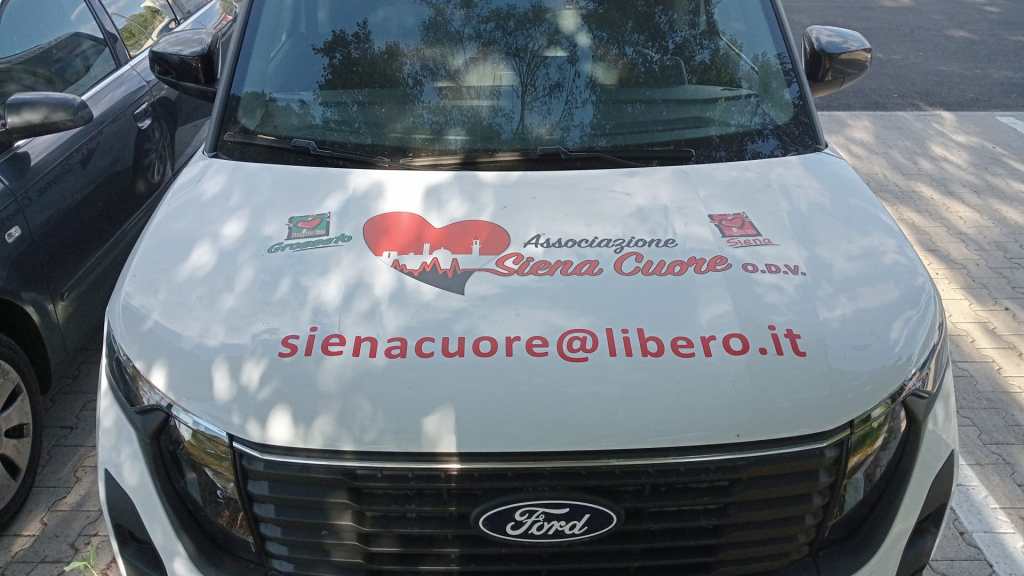 Nuova vettura per l'associazione Siena Cuore