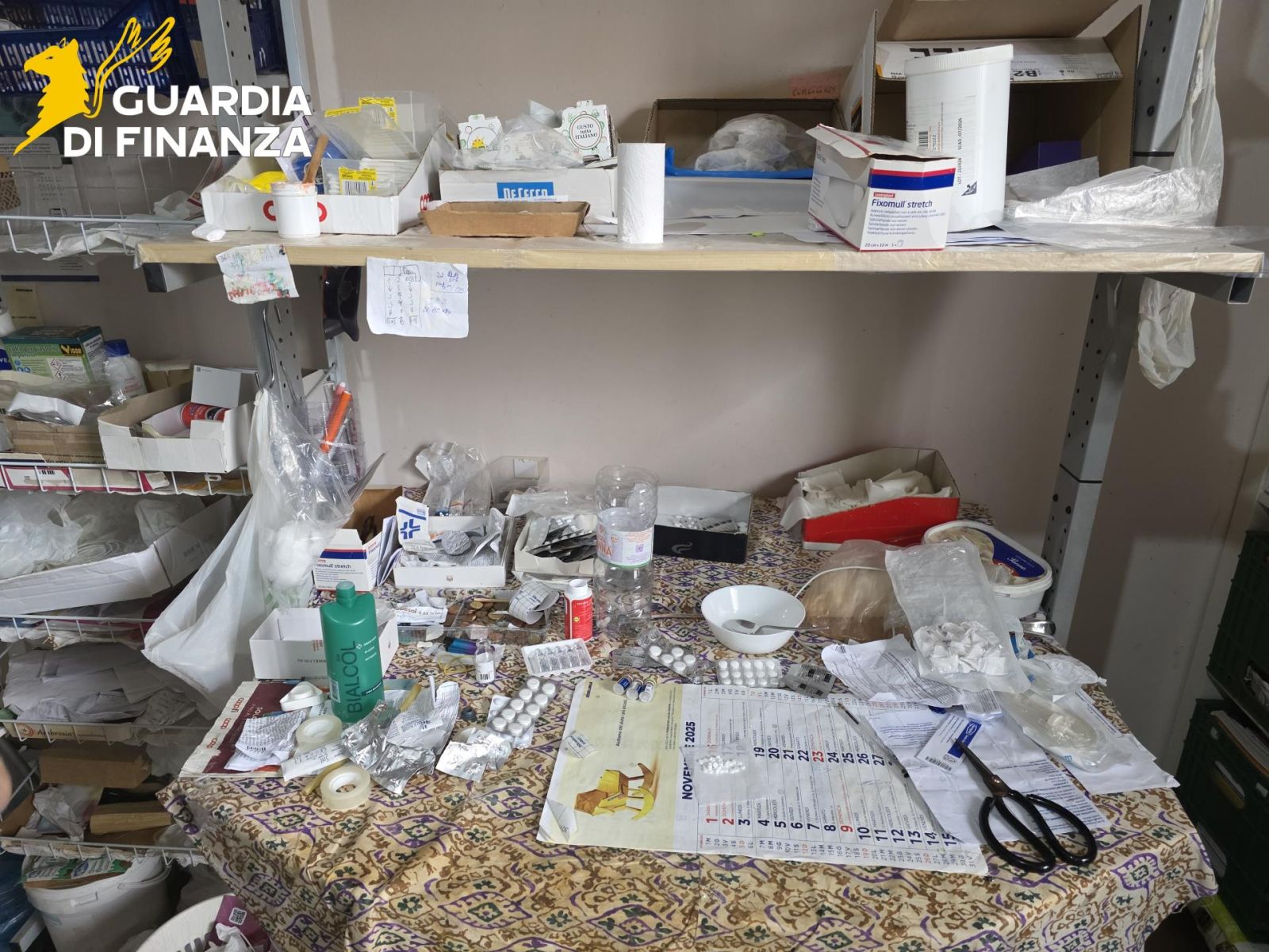 Campi Bisenzio, scoperto falso ambulatorio medico in un appartamento: blitz della Guardia di Finanza