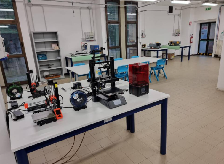 L’istituto Roncalli inaugura tre nuovi laboratori