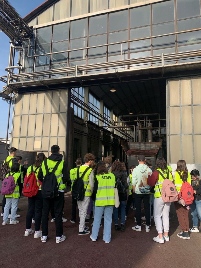 Scuole e Università in visita alla Distilleria Deta: un ponte tra studio e lavoro