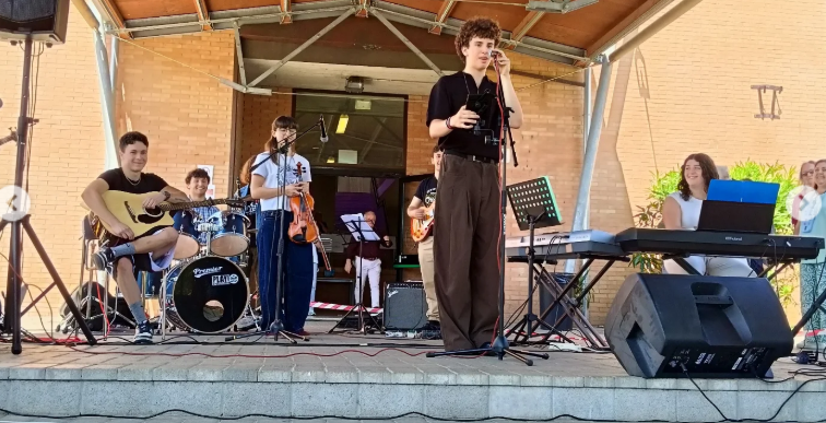 Note di fine anno: il successo della Ronckalli Band unisce studenti e prof nel segno della musica