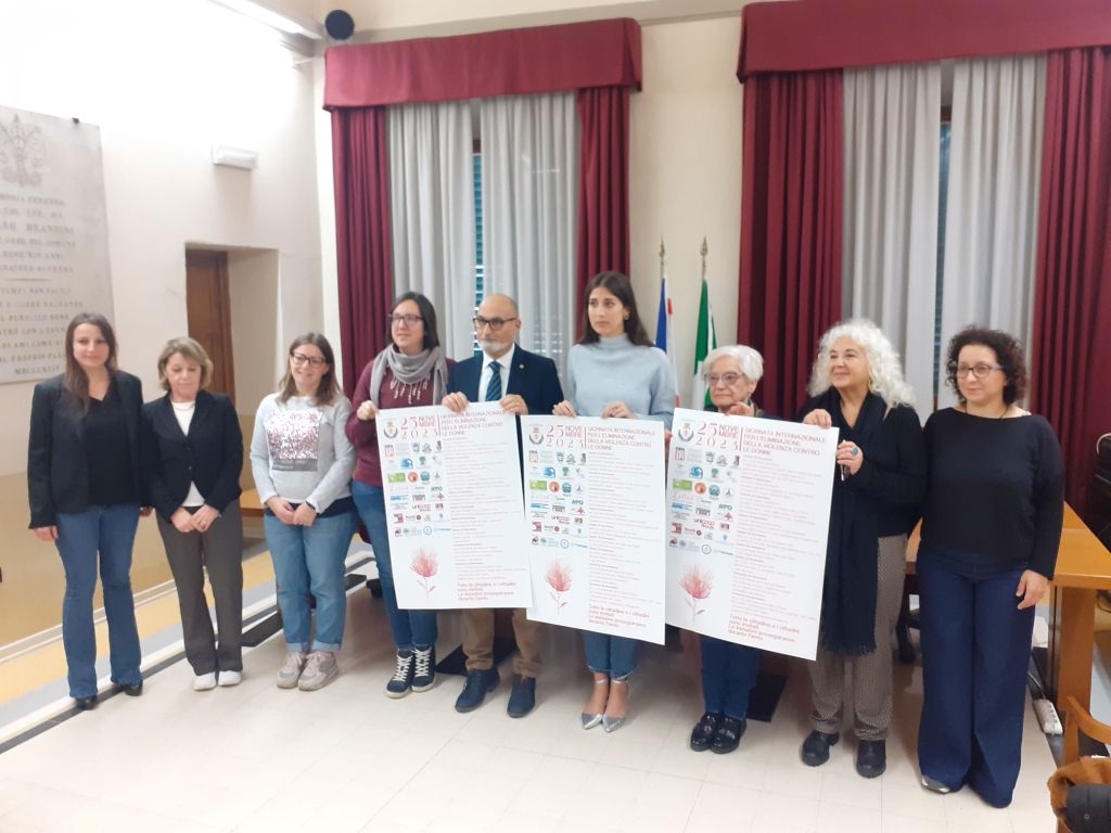 Castelfiorentino, Giornata Nazionale contro la violenza sulle donne, oltre trenta associazioni unite in una “rete sulle politiche di genere”