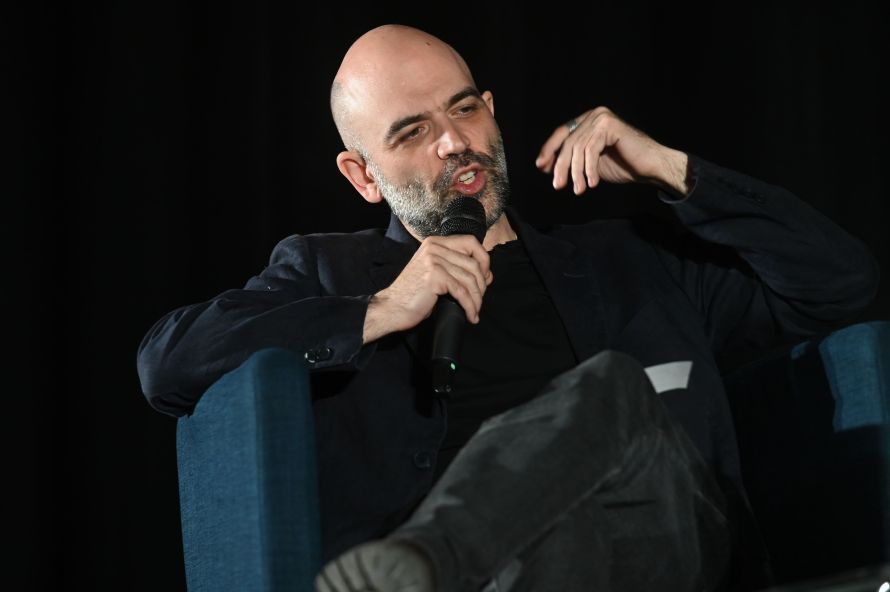 Scuole, 700 studenti incontrano Roberto Saviano a Scandicci