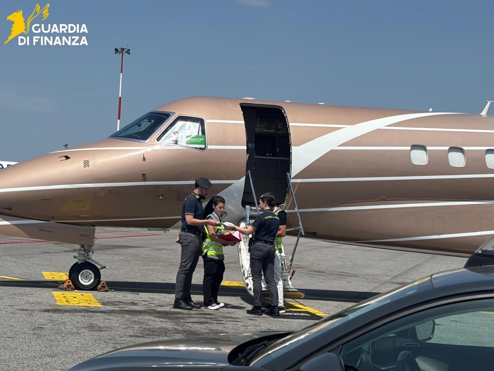 Voli privati e fisco: maxi evasione da 4 milioni di euro a Firenze