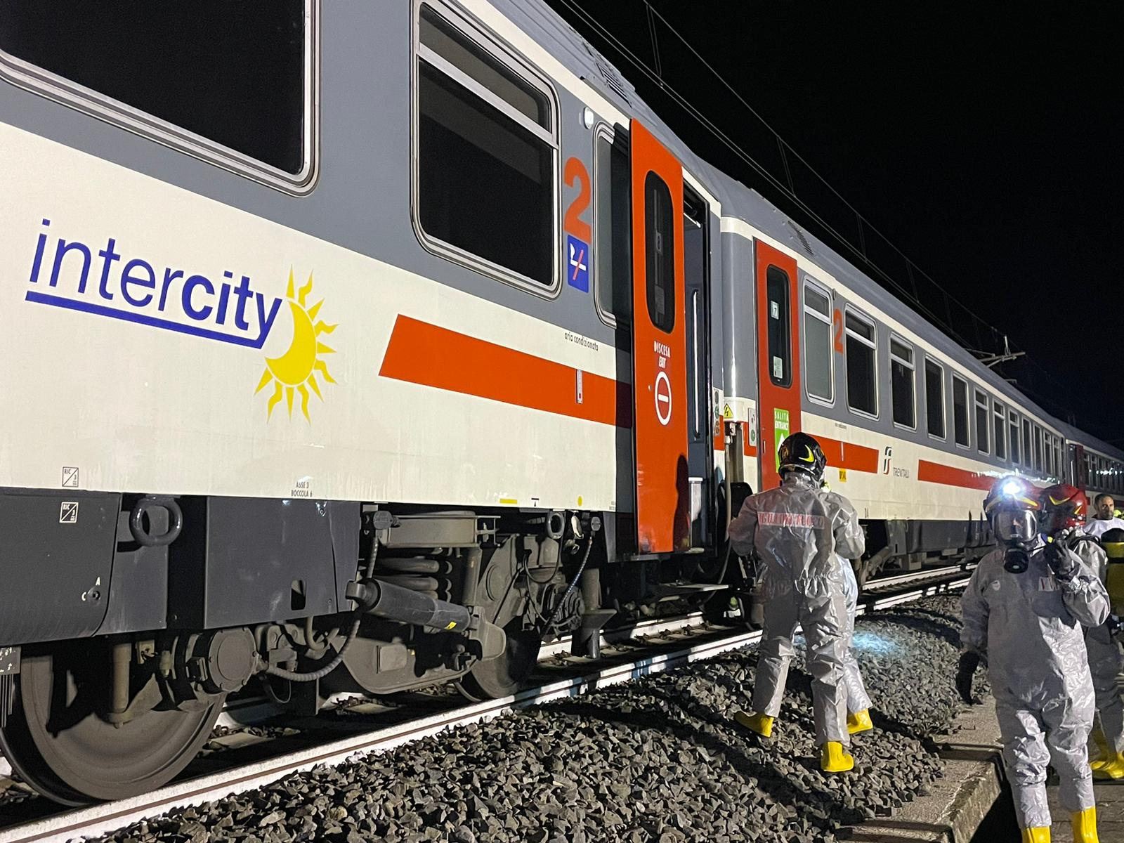 Spray al peperoncino e rissa sull'Intercity Chiusi Firenze: ma è una simulazione