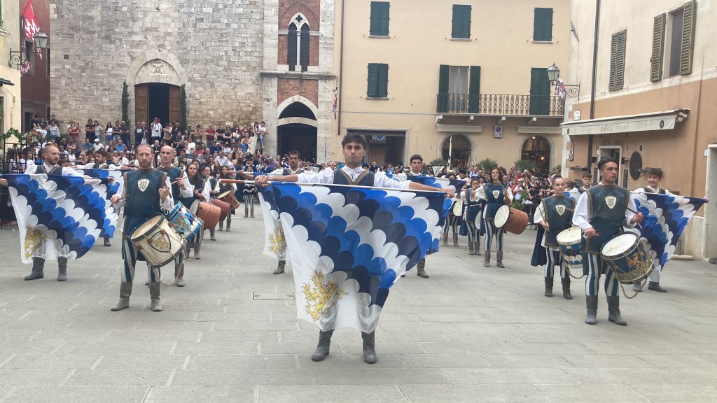 Medioevo in Val d'Orcia: al via il Bianco e l'Azzurro