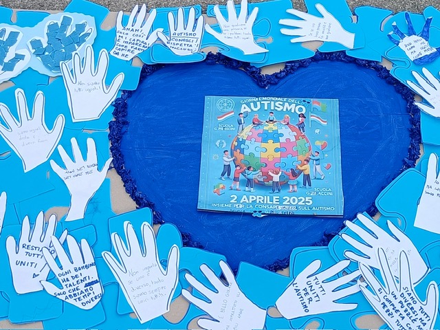 Poggibonsi, la scuola “Pieraccini” si tinge di blu per la Giornata Mondiale della Consapevolezza sull'Autismo