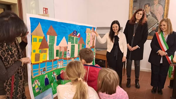 I bambini de Il Girotondo incontrano la Sindaca: momenti di educazione civica