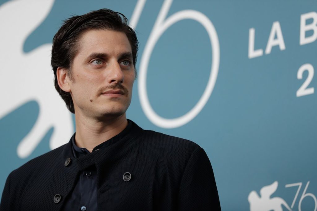 Luca Marinelli è Mussolini nella nuova serie Sky. L’attore: “Il fascismo è ancora tra noi”