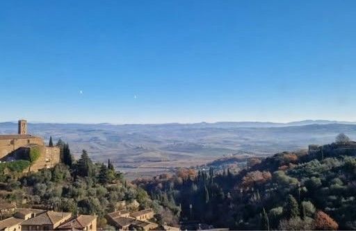 Gli Etruschi e il vino nella letteratura: "Soste d&rsquo;autore" fa tappa a Murlo e Montalcino