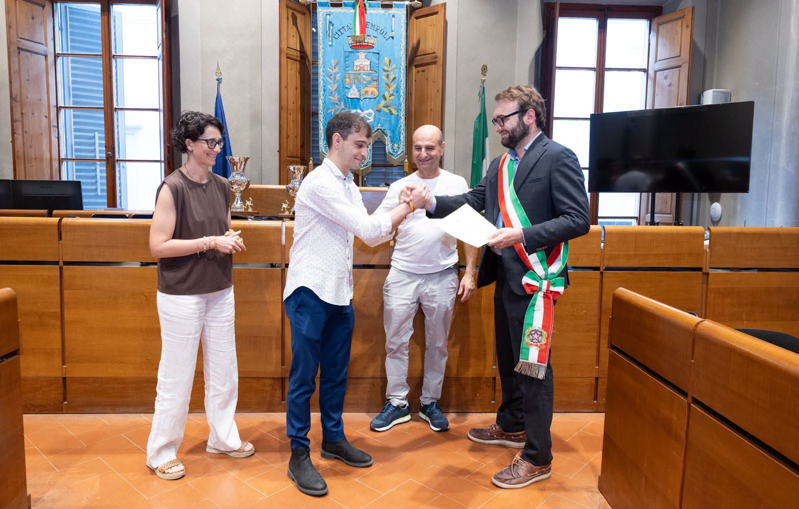 Una pergamena per Andrea Biancalani ai vertici del Paraciclismo mondiale. Premiati in Consiglio due squadre di Calcio a 5 e Calcio a 7 campioni di categoria
