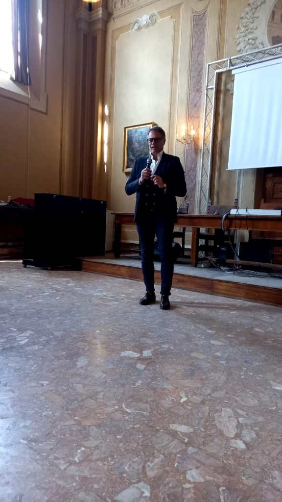 Tanto entusiasmo tra gli studenti del Piccolomini per l’incontro con Roberto Capra