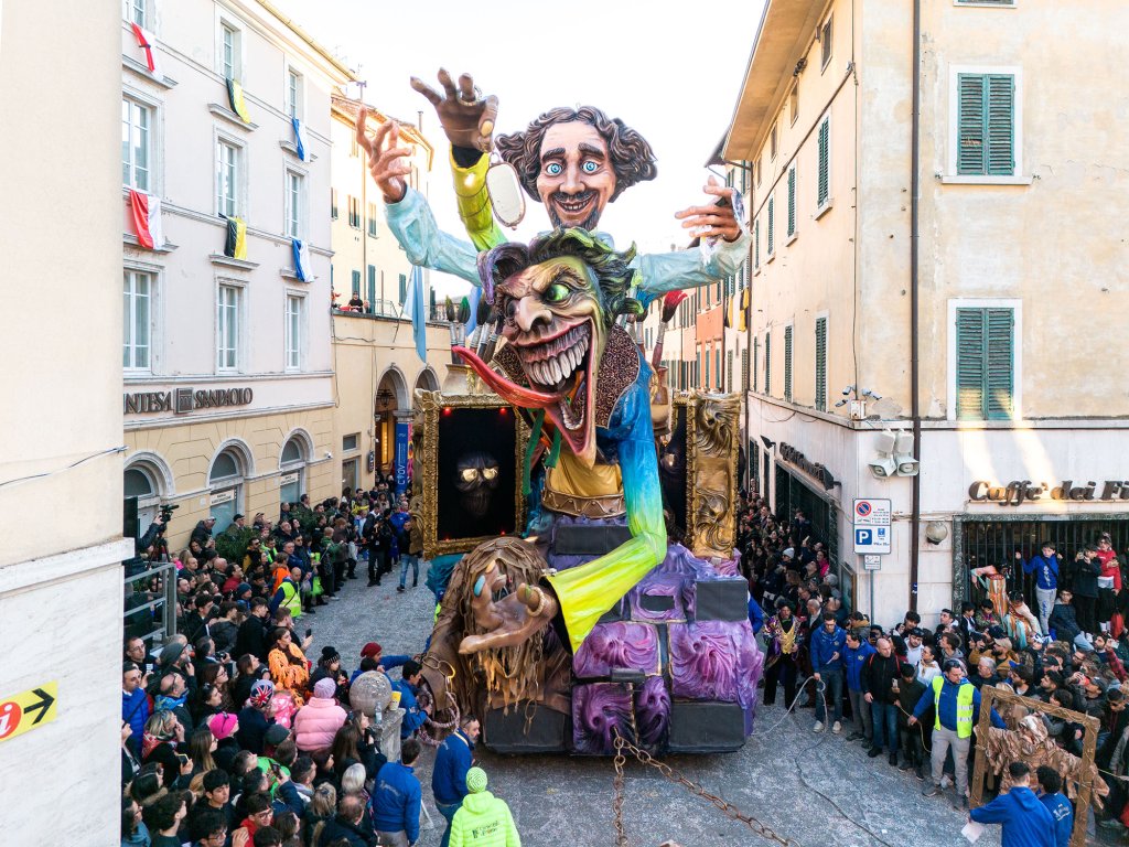 Carnevale di Foiano della Chiana, domenica sfilate sotto i riflettori