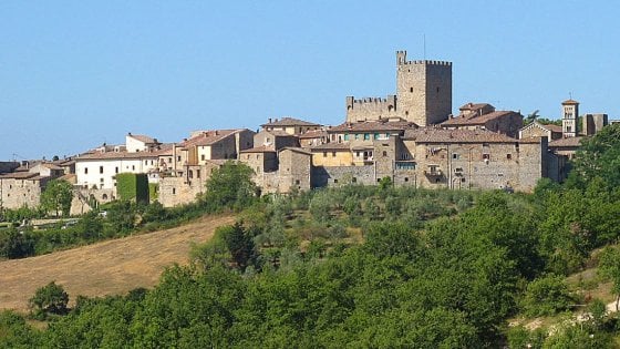 Castellina in Chianti: nuova pavimentazione per il parcheggio nell’area dell’ex Mulino Niccolai
