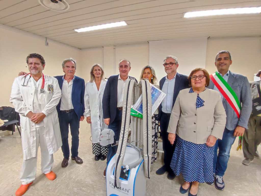 Casco refrigerante per capelli donato all’ospedale di Campostaggia