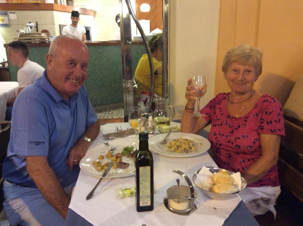 La bella storia di Tina Donati, la sartina di Berignone che ha conosciuto la Callas e gioca a golf in Scozia