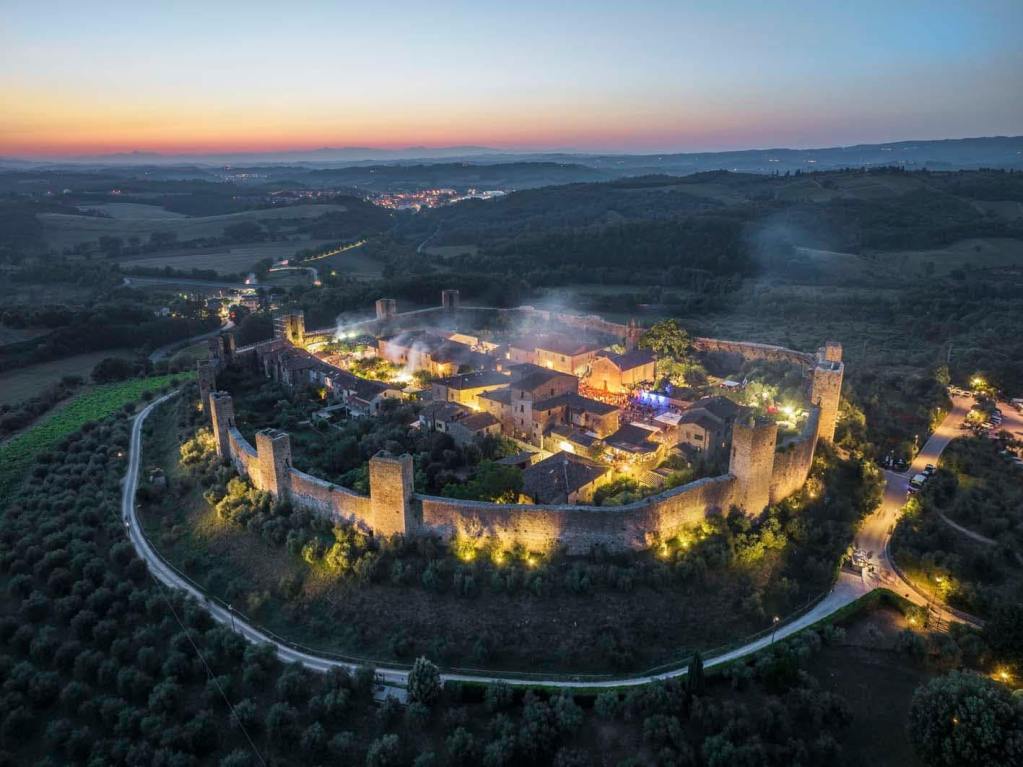 Sinergia tra Monteriggioni e Castellina in Chianti per la gestione dei servizi educativi e sociali