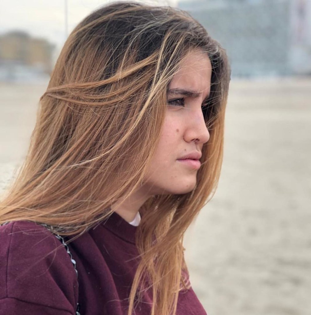 Ragazza di 22 anni muore in un incidente, 9 i feriti