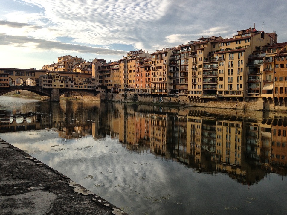 A Firenze la ‘lotta’ agli Airbnb passa anche dal numero dei bagni concessi