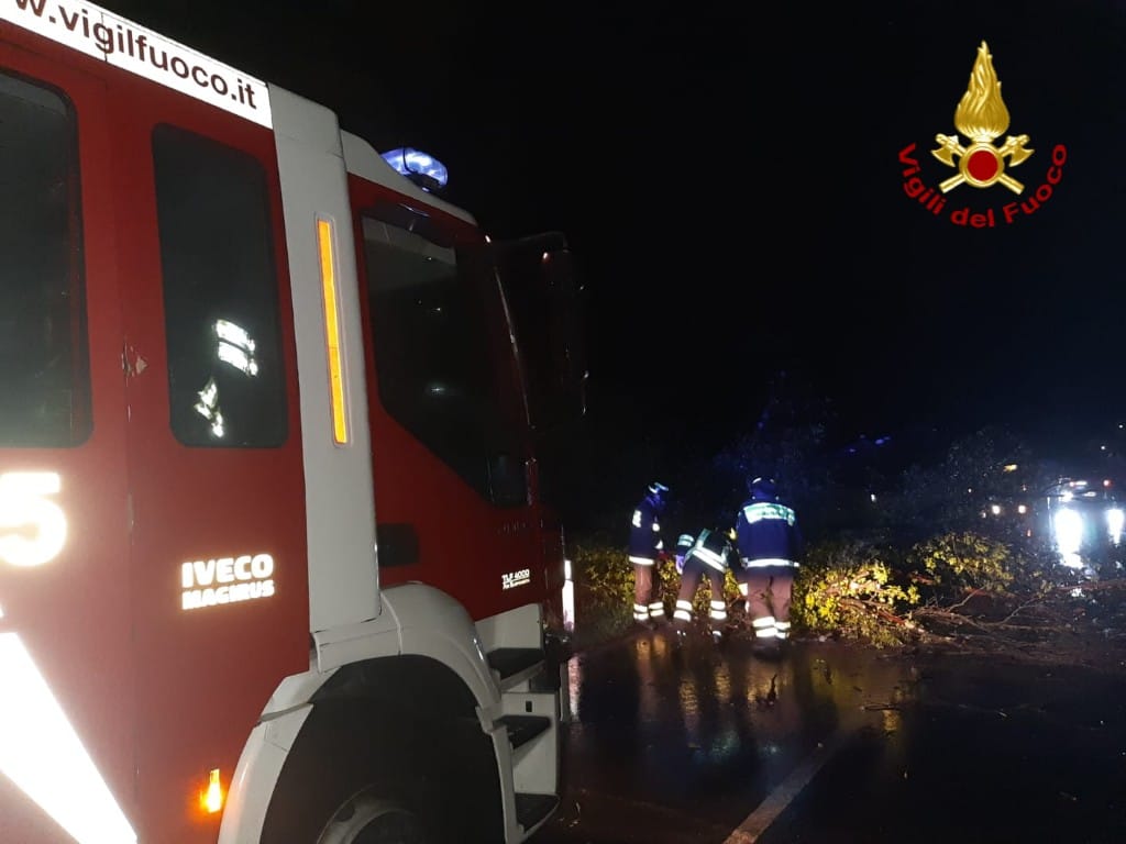 Maltempo, intervento dei Vigili del Fuoco a Livorno e nell'entroterra
