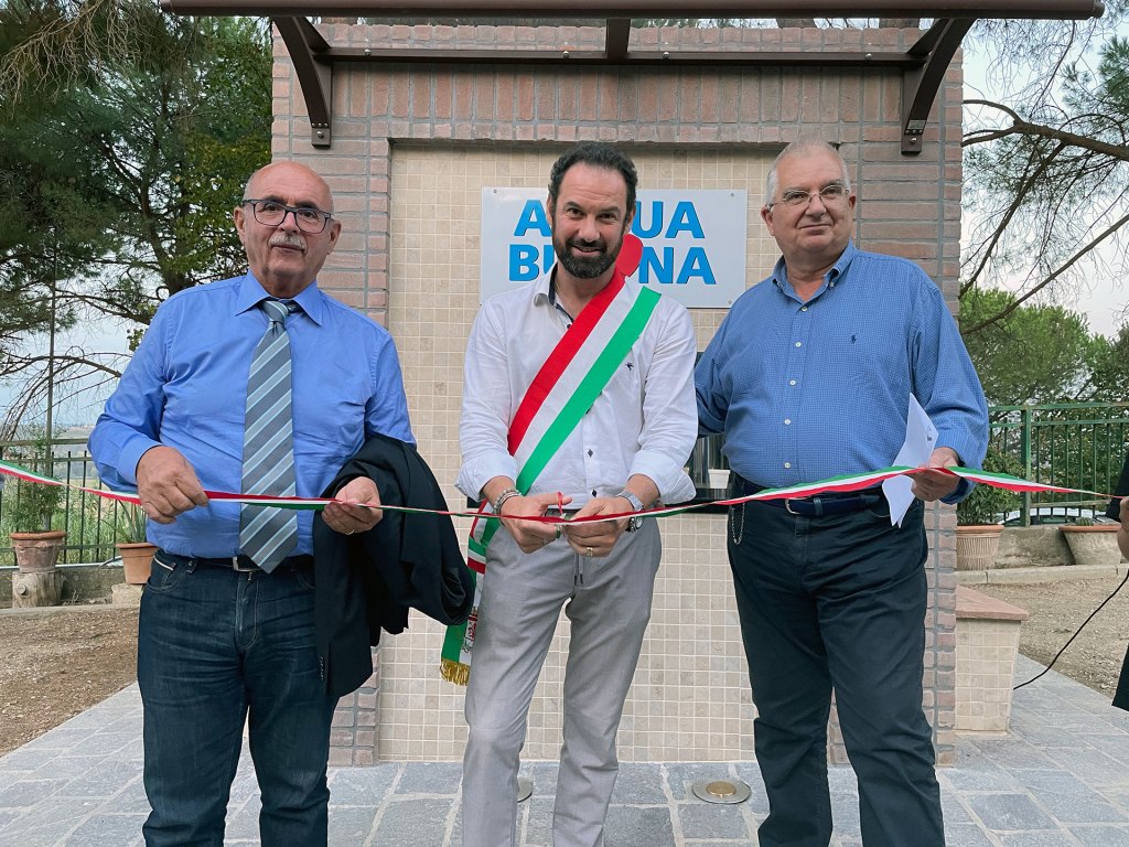 Castelnuovo d'Elsa, inaugurato il nuovo fontanello di acqua di alta qualità