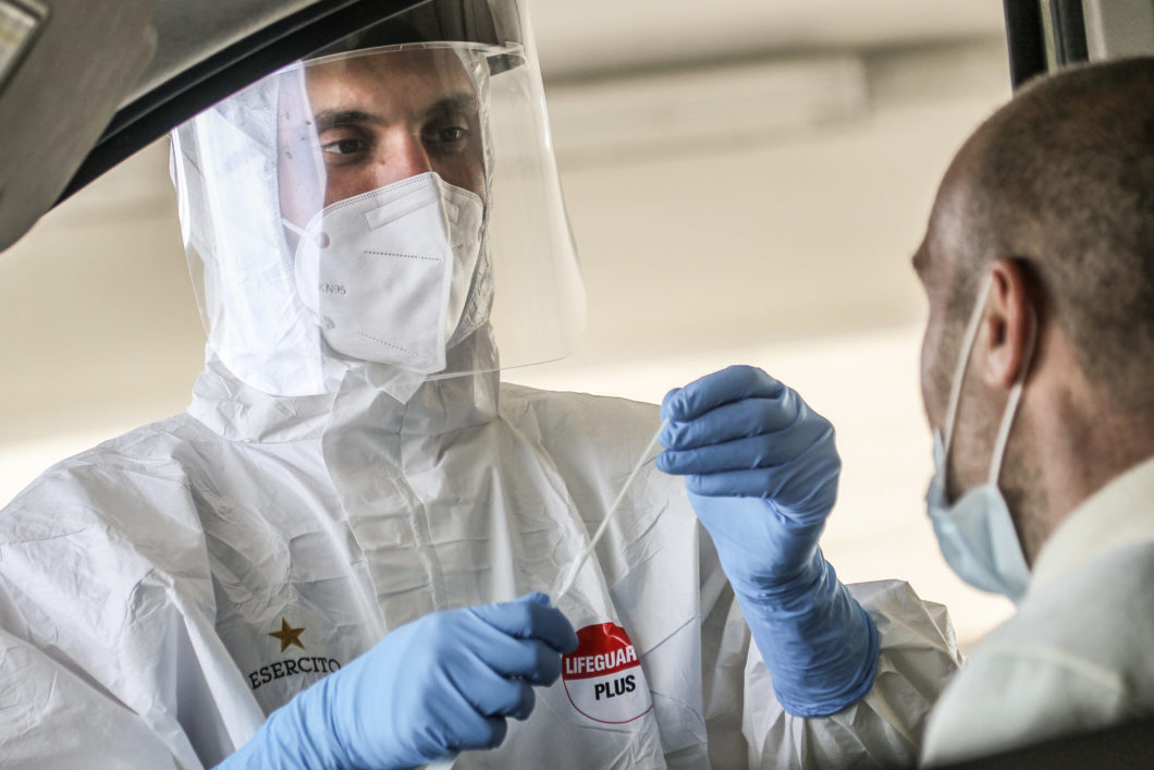 Covid, 133.142 nuovi casi e 427 decessi. Cala la pressione sugli ospedali