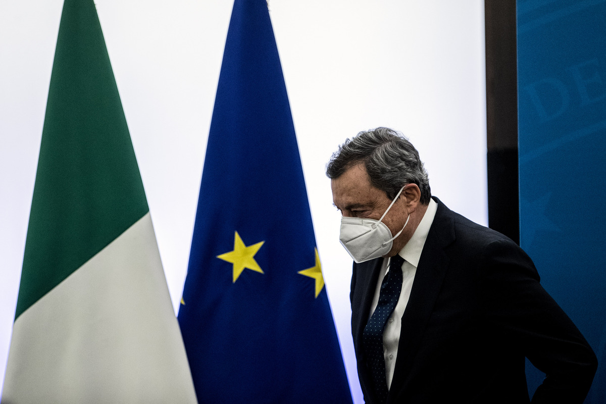 Sondaggio Dire-Tecnè: un italiano su quattro boccia il governo, fiducia in Draghi ancora in calo