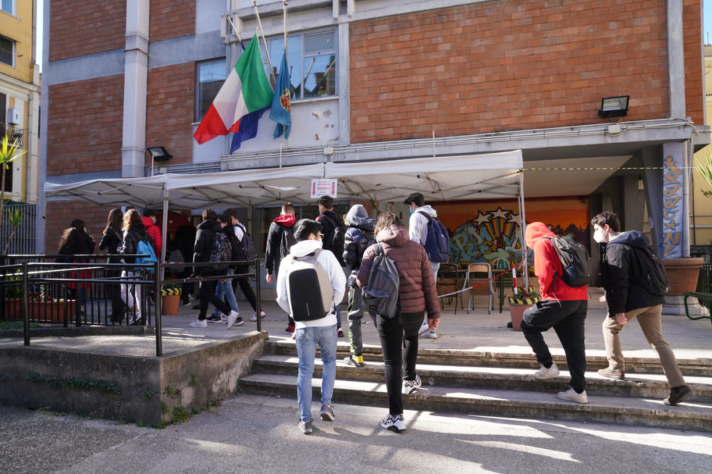 Scuola, per gli studenti positivi niente più quarantena: in arrivo autosorveglianza