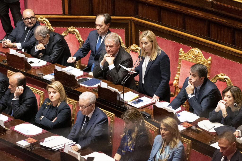 Stipendi più alti ai ministri, è polemica sulla Manovra, l’opposizione: “Emendamento vergogna”