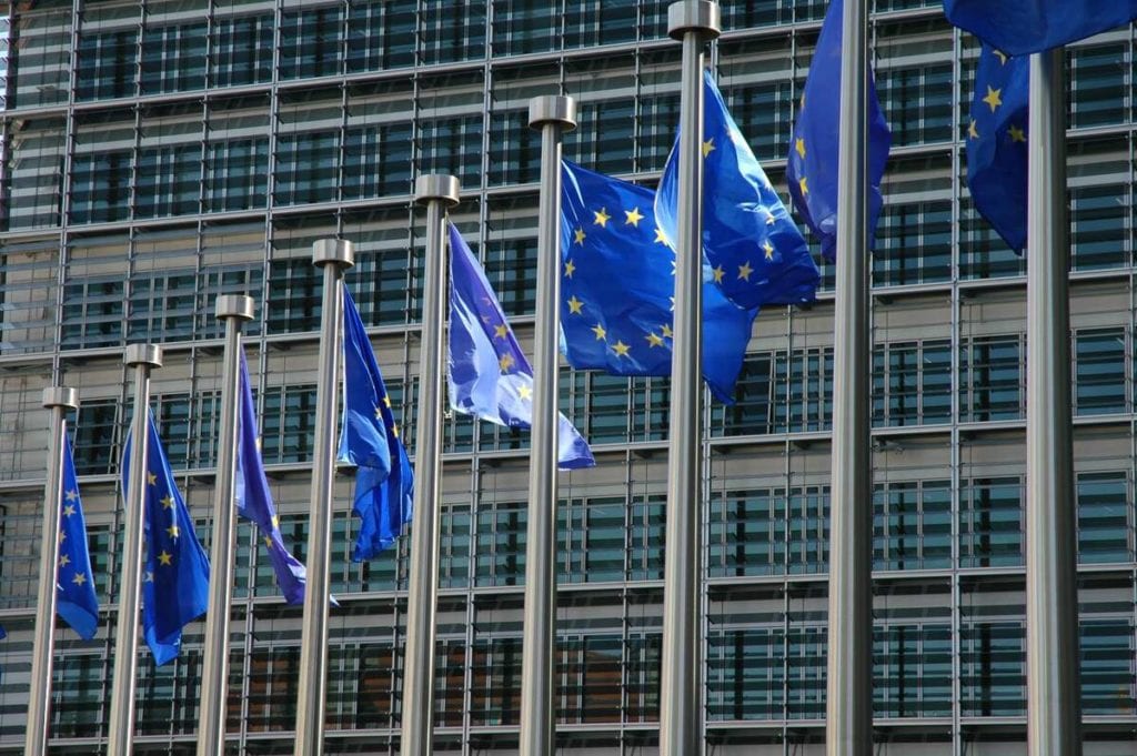 UE, ok alla Manovra, ma c’è un appunto su Pos e tetto al contante