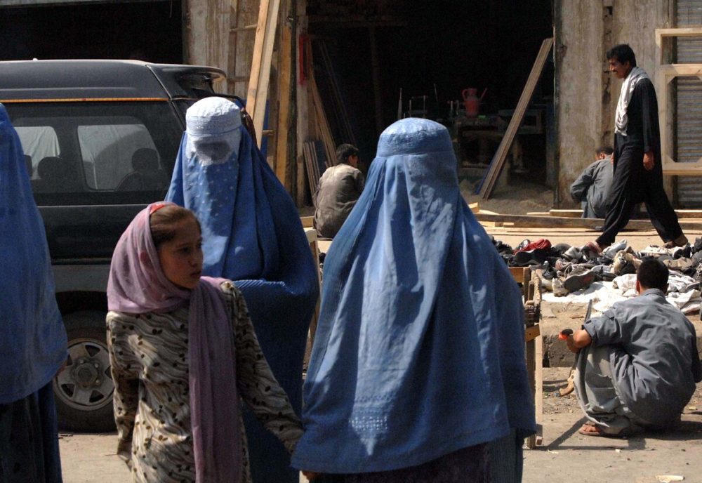 Afghanistan, il governo ci ripensa: niente scuola per le ragazze