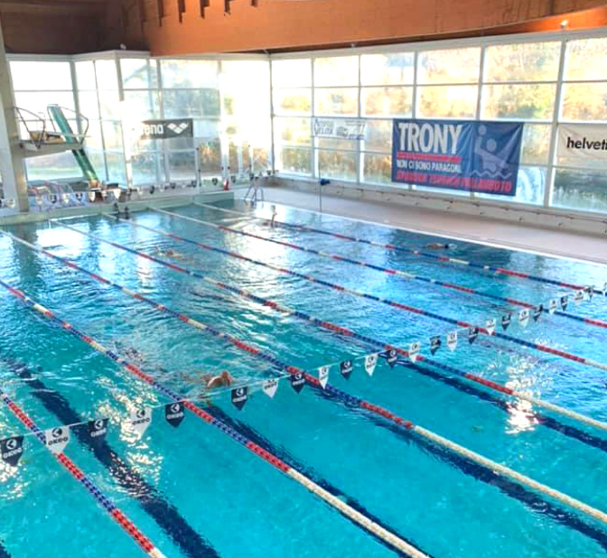 Colle in piscina, tre giorni di divertimento in orario serale nel segno delle associazioni