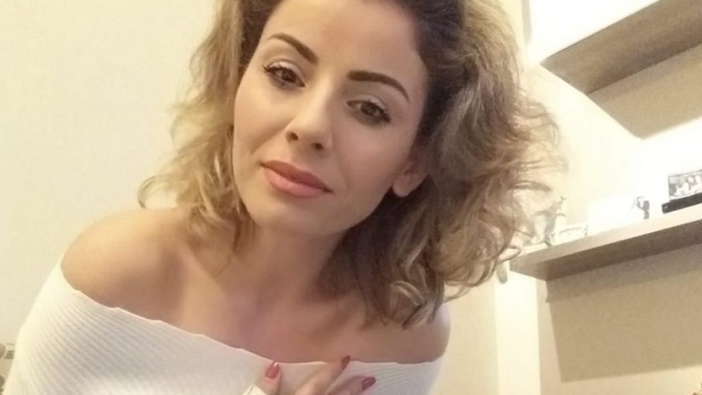 Mamma di 35 anni uccisa per strada a Castelfiorentino. Caccia in Valdelsa all'assassino