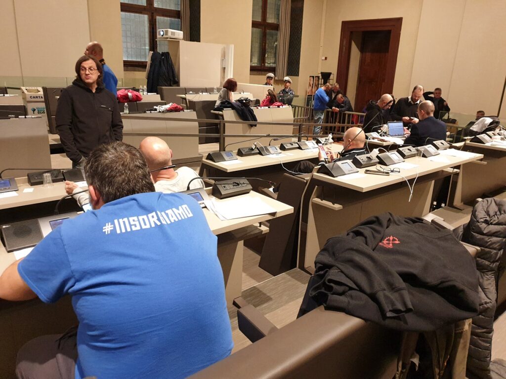 Firenze, gli operai dell’ex Gkn ‘occupano’ il Comune di Firenze