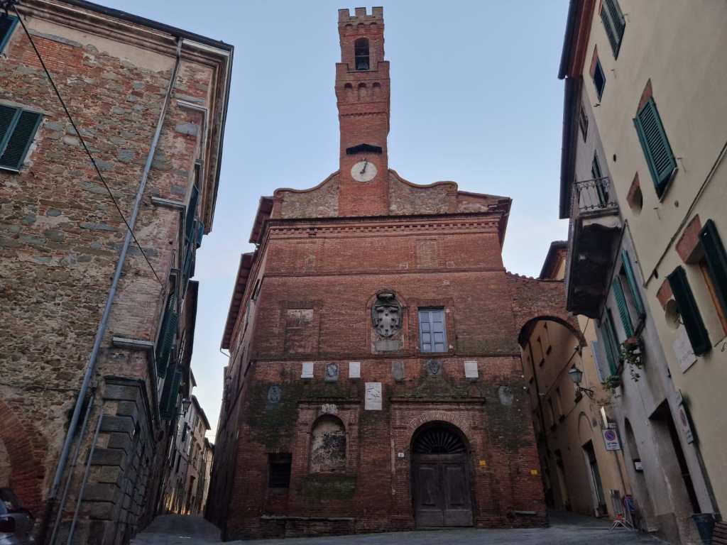 Sinalunga, 815.000 euro dalla Regione per riqualificare un campo da tennis e per il II lotto dei lavori del Palazzo Pretorio