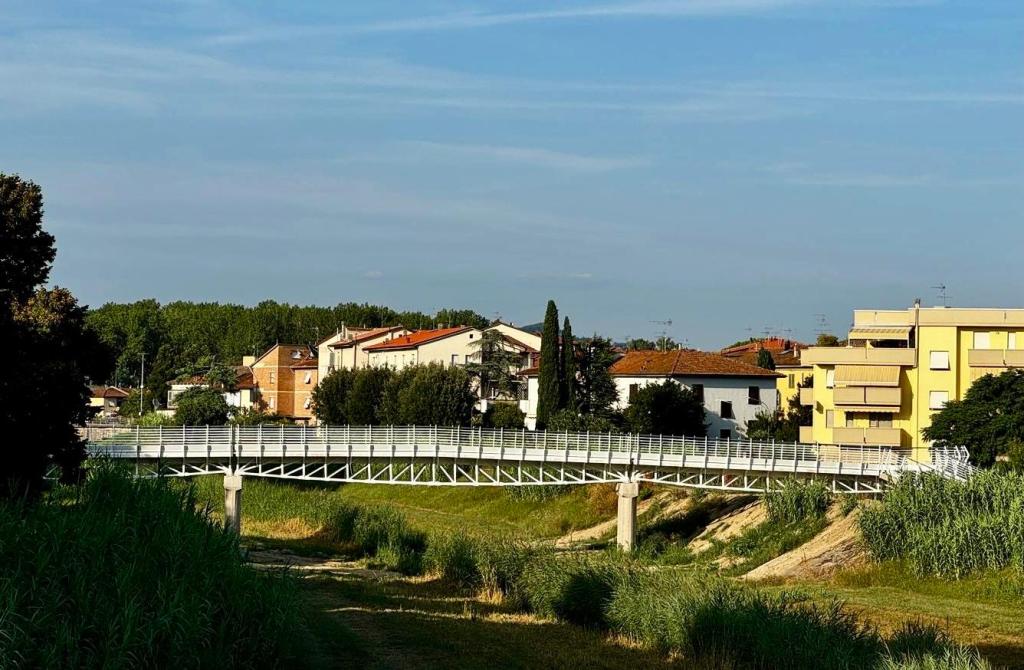 Certaldo, passerella pedonale sull'Agliena, giovedì 8 agosto  sarà aperta al pubblico
