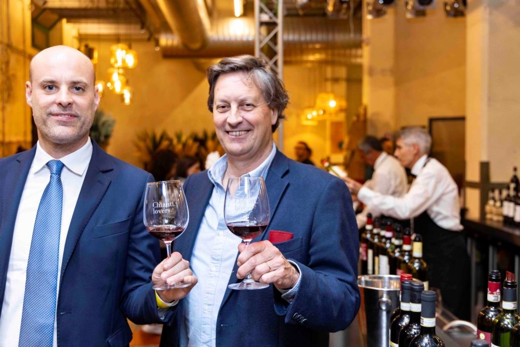 Il cielo di Firenze si accende per il Chianti: successo per il primo spettacolo di droni sulla città
