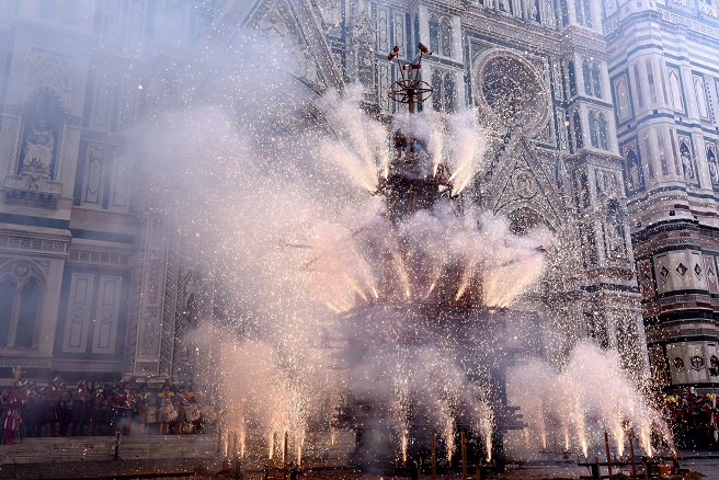 La bistecca non decolla, Firenze ci prova con lo Scoppio del carro: “Sia patrimonio Unesco”